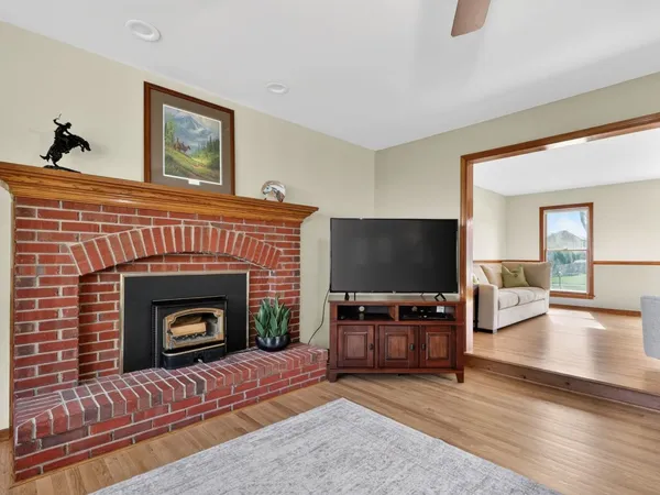 a view of livingroom with furniture