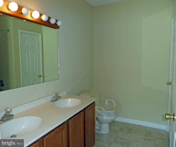 1020 Wagner Point Road Cambridge, MD 21613 - Photo 7 of 26 Bath (Master)