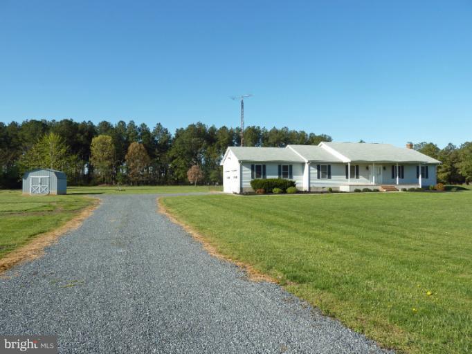 1020 Wagner Point Road Cambridge, MD 21613 - Photo 8 of 26 Driveway/Large Turnaround