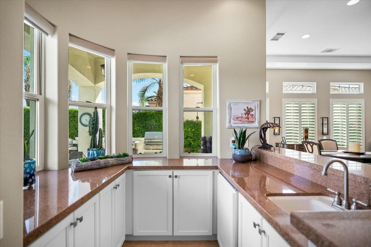 82 Vía Las Flores Rancho Mirage, CA 92270 - Photo 19 of 56 tempImage1nwMI6