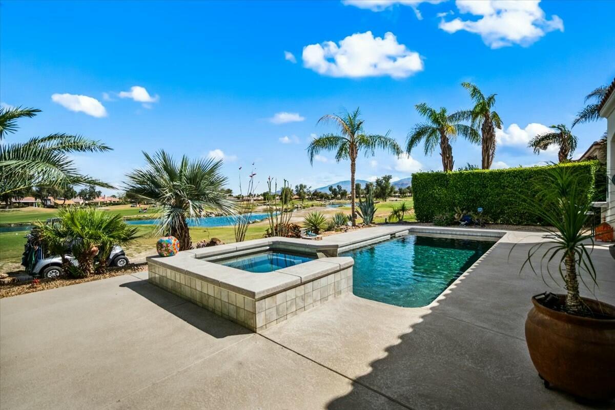 82 Vía Las Flores Rancho Mirage, CA 92270 - Photo 3 of 56 tempImageVzca91