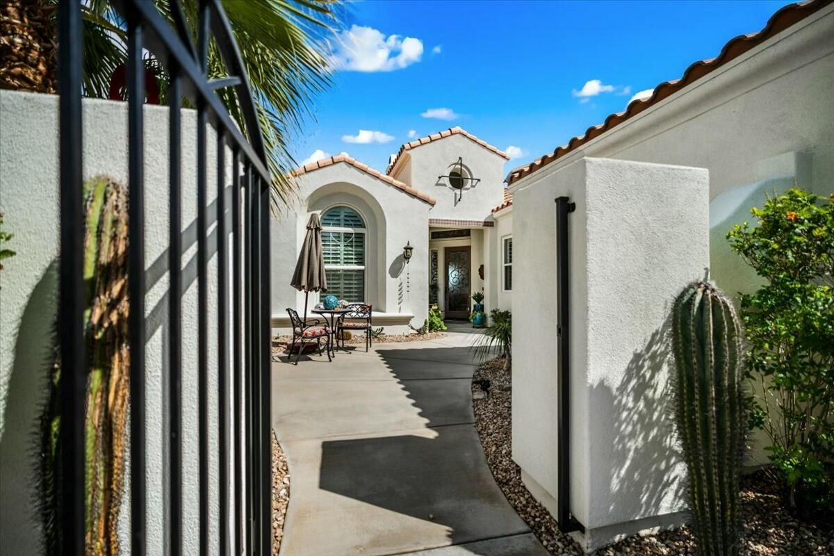 82 Vía Las Flores Rancho Mirage, CA 92270 - Photo 8 of 56 tempImageAynKhf