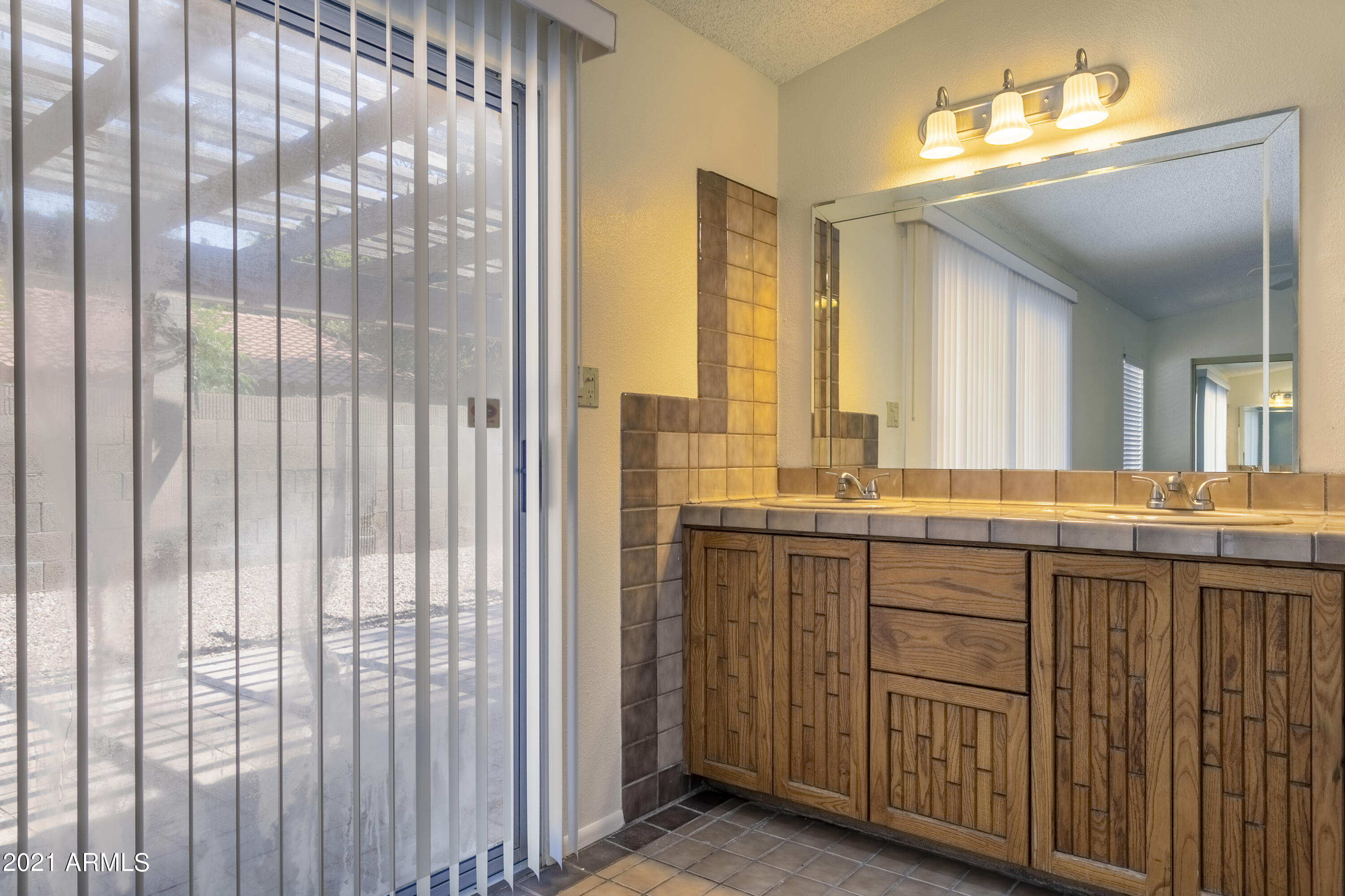 966 East Morningstar Lane Tempe, AZ 85283 - Photo 18 of 27 40 Primary Bath