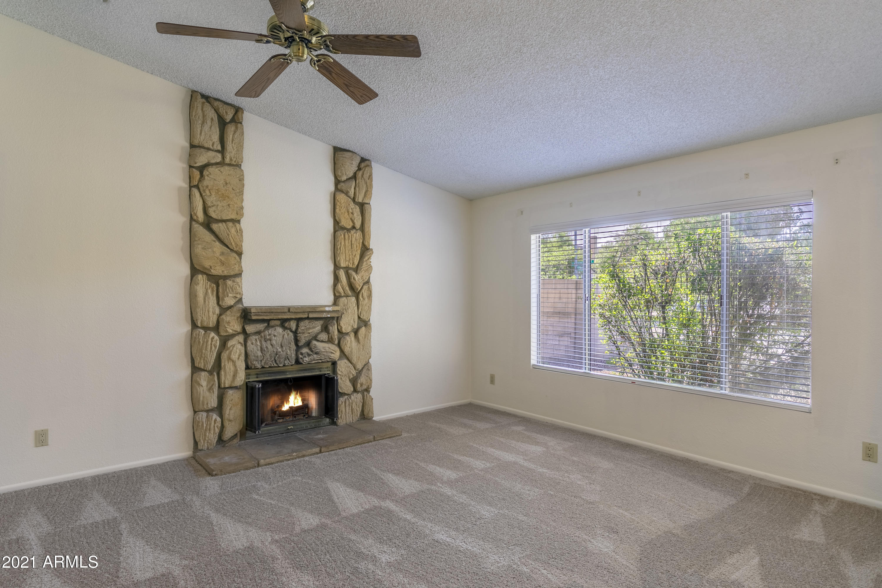 966 East Morningstar Lane Tempe, AZ 85283 - Photo 8 of 27 08 Living Room