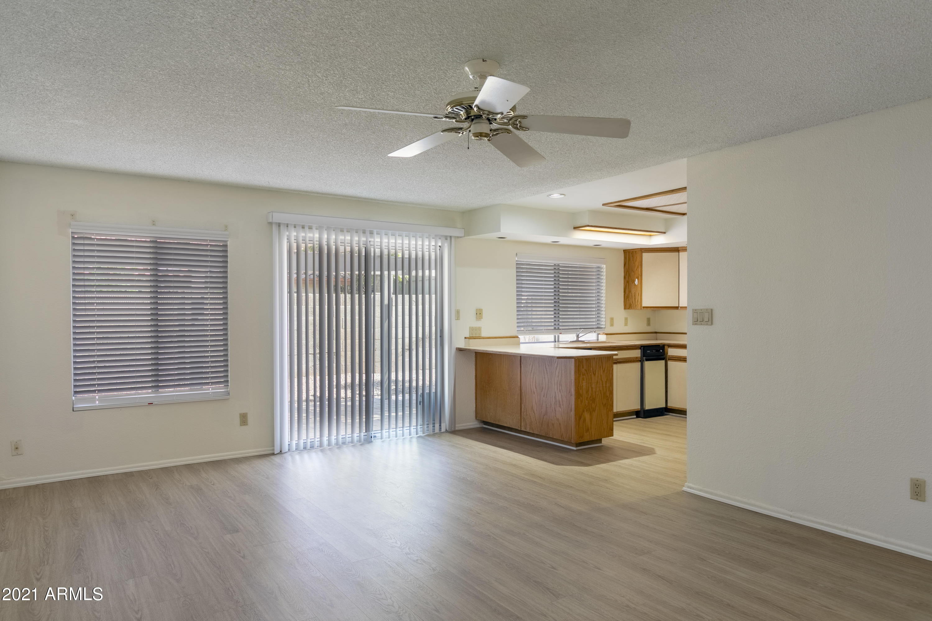 966 East Morningstar Lane Tempe, AZ 85283 - Photo 10 of 27 15 Family Room