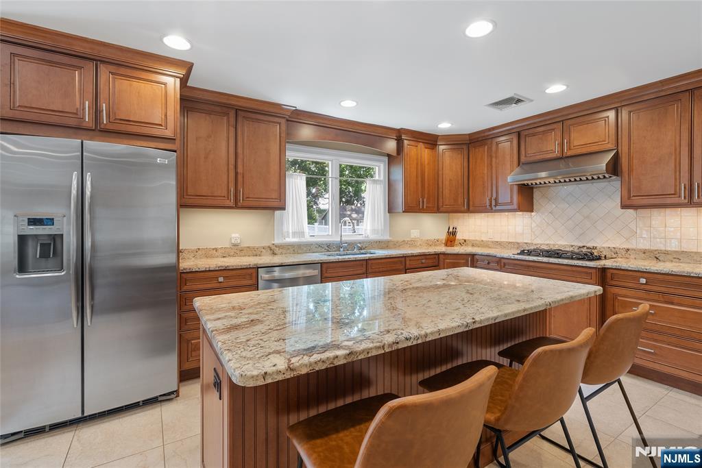 28 Demarest Road Paramus, NJ 07652 - Photo 11 of 32