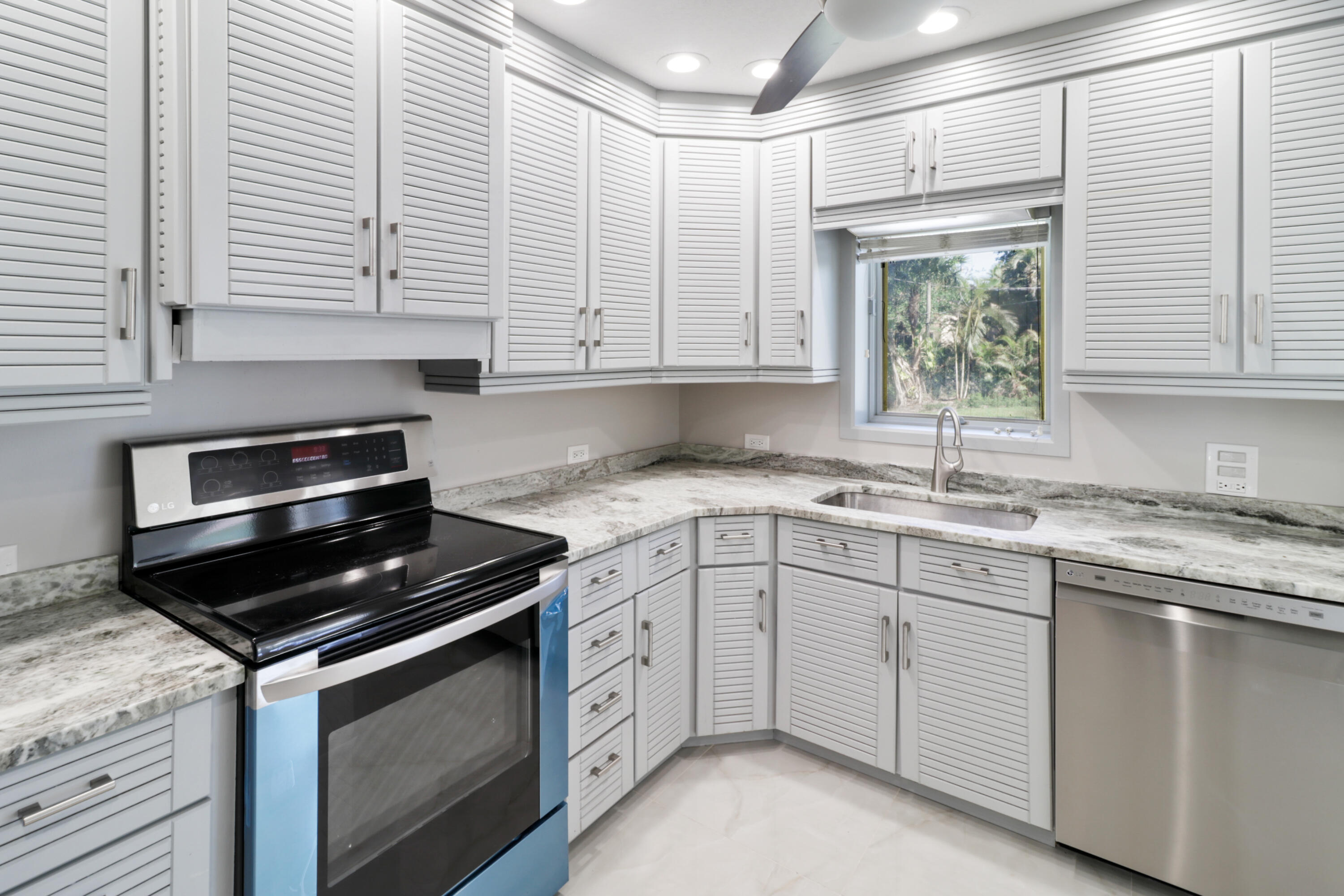 60 East Ocean Avenue Ocean Ridge, FL 33435 - Photo 17 of 45 IMG_8517