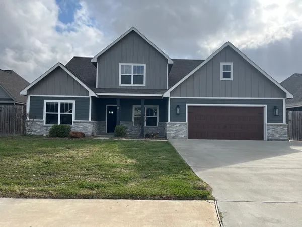 $401,000 | 16 Greystone Court, Angleton, TX 77515