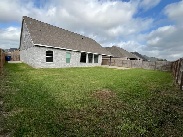 $401,000 | 16 Greystone Court, Angleton, TX 77515