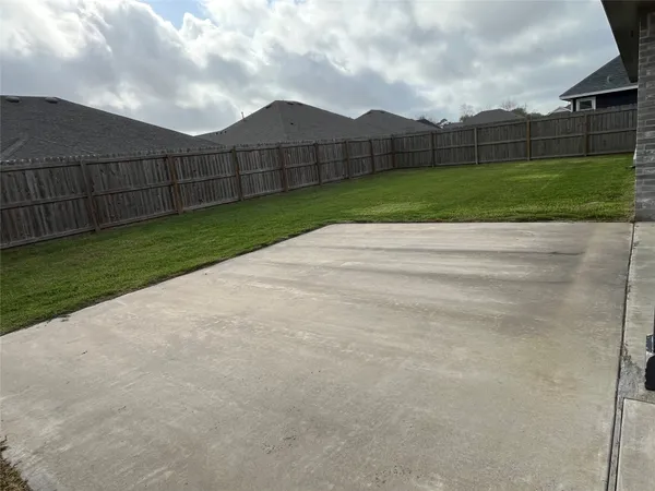 $401,000 | 16 Greystone Court, Angleton, TX 77515