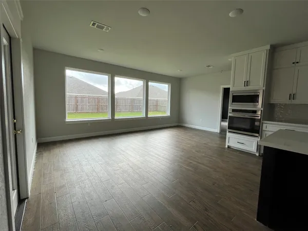 $401,000 | 16 Greystone Court, Angleton, TX 77515