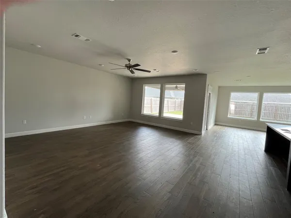 $401,000 | 16 Greystone Court, Angleton, TX 77515