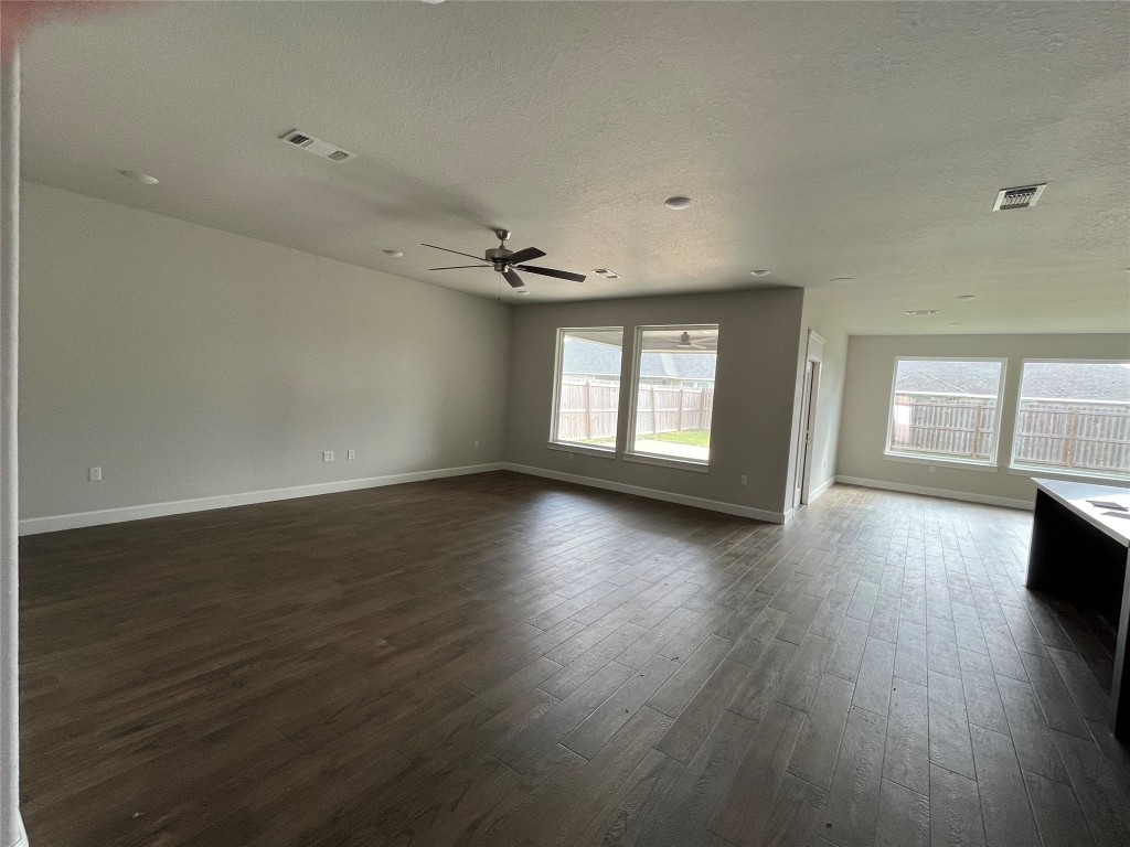 16 Greystone Court Angleton, TX 77515 - Photo 4 of 20