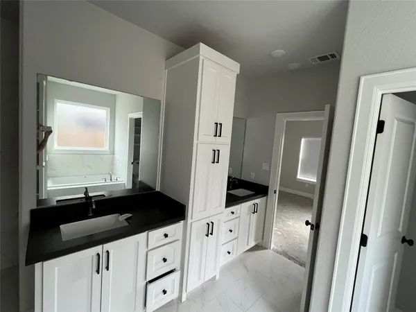 $401,000 | 16 Greystone Court, Angleton, TX 77515