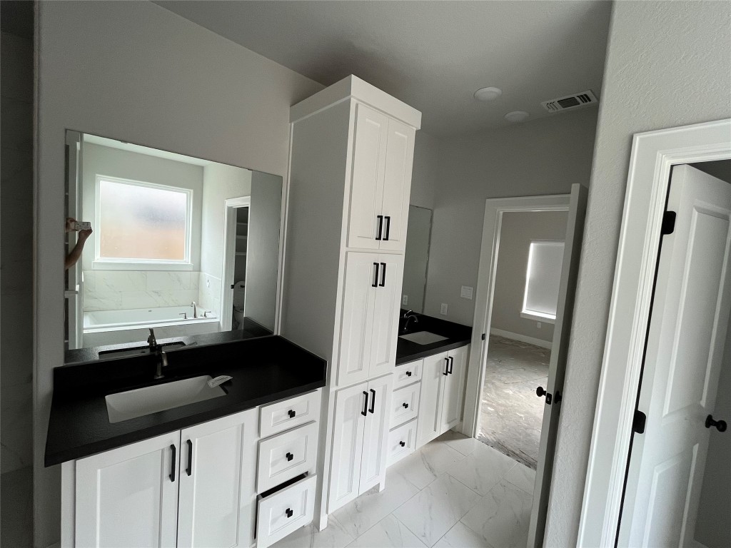 16 Greystone Court Angleton, TX 77515 - Photo 10 of 20