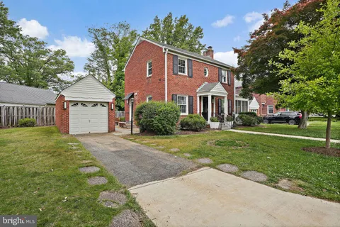 $1,295,000 | 3305 Chestnut Street Northwest, Washington, DC 20015