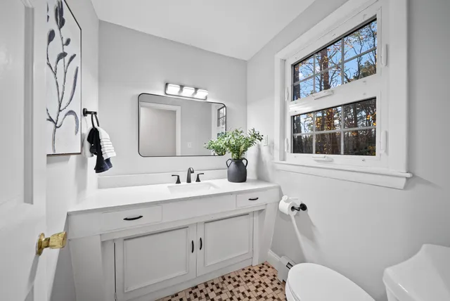 $600,000 | 4 Forest Road, Atkinson, NH 03811