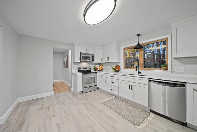 $600,000 | 4 Forest Road, Atkinson, NH 03811