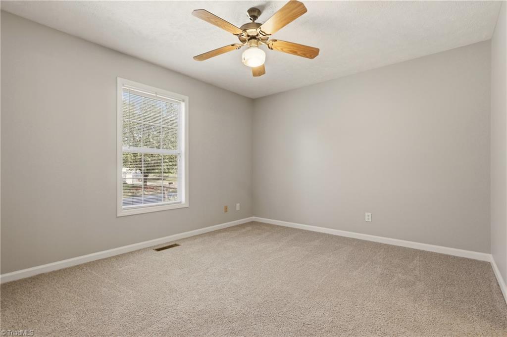 3604 Akers Court High Point, NC 27263 - Photo 13 of 32
