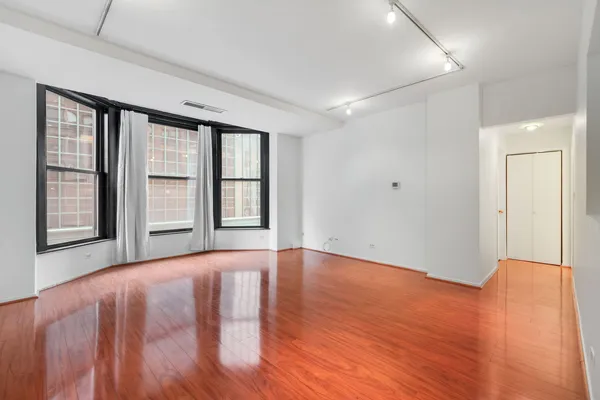 $2,000 | 431 South Dearborn Street, Unit 409, Chicago, IL 60605
