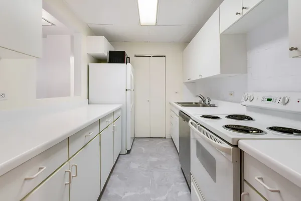 $2,000 | 431 South Dearborn Street, Unit 409, Chicago, IL 60605