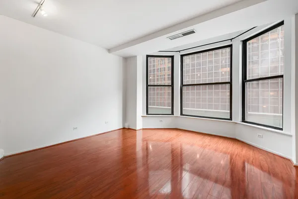 $2,000 | 431 South Dearborn Street, Unit 409, Chicago, IL 60605