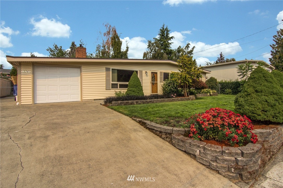 15741 121st Avenue Southeast Renton, WA 98058 - Photo 2 of 25 Gallery Image 2