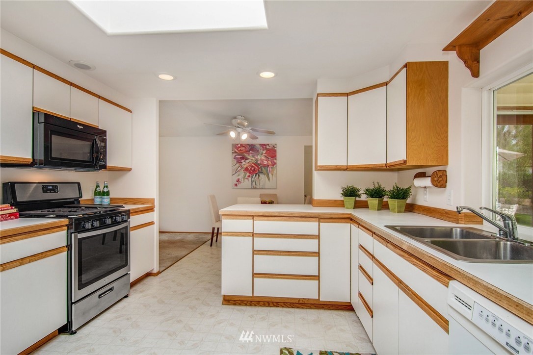 15741 121st Avenue Southeast Renton, WA 98058 - Photo 11 of 25 Gallery Image 11