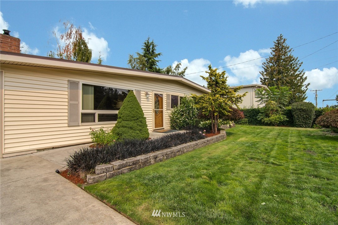 15741 121st Avenue Southeast Renton, WA 98058 - Photo 3 of 25 Gallery Image 3