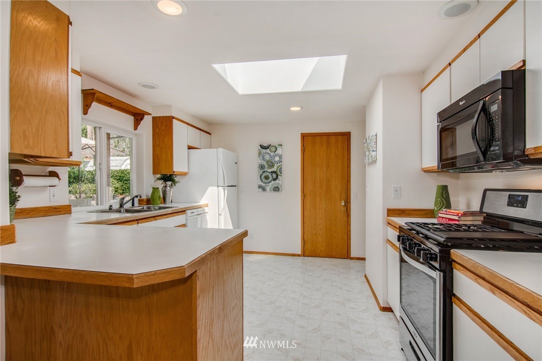 15741 121st Avenue Southeast Renton, WA 98058 - Photo 10 of 25 Gallery Image 10