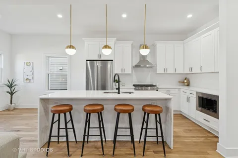 $999,500 | 3135 North Central Park Avenue, Chicago, IL 60618