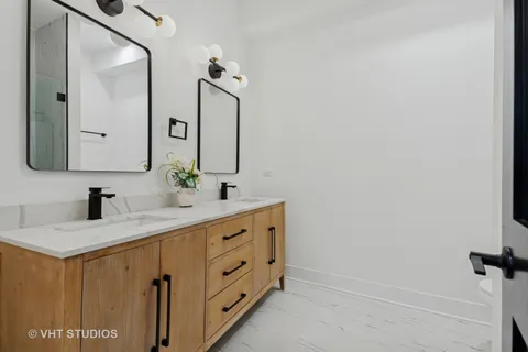 $999,500 | 3135 North Central Park Avenue, Chicago, IL 60618