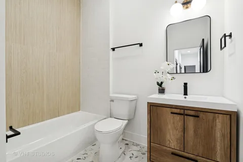 $999,500 | 3135 North Central Park Avenue, Chicago, IL 60618