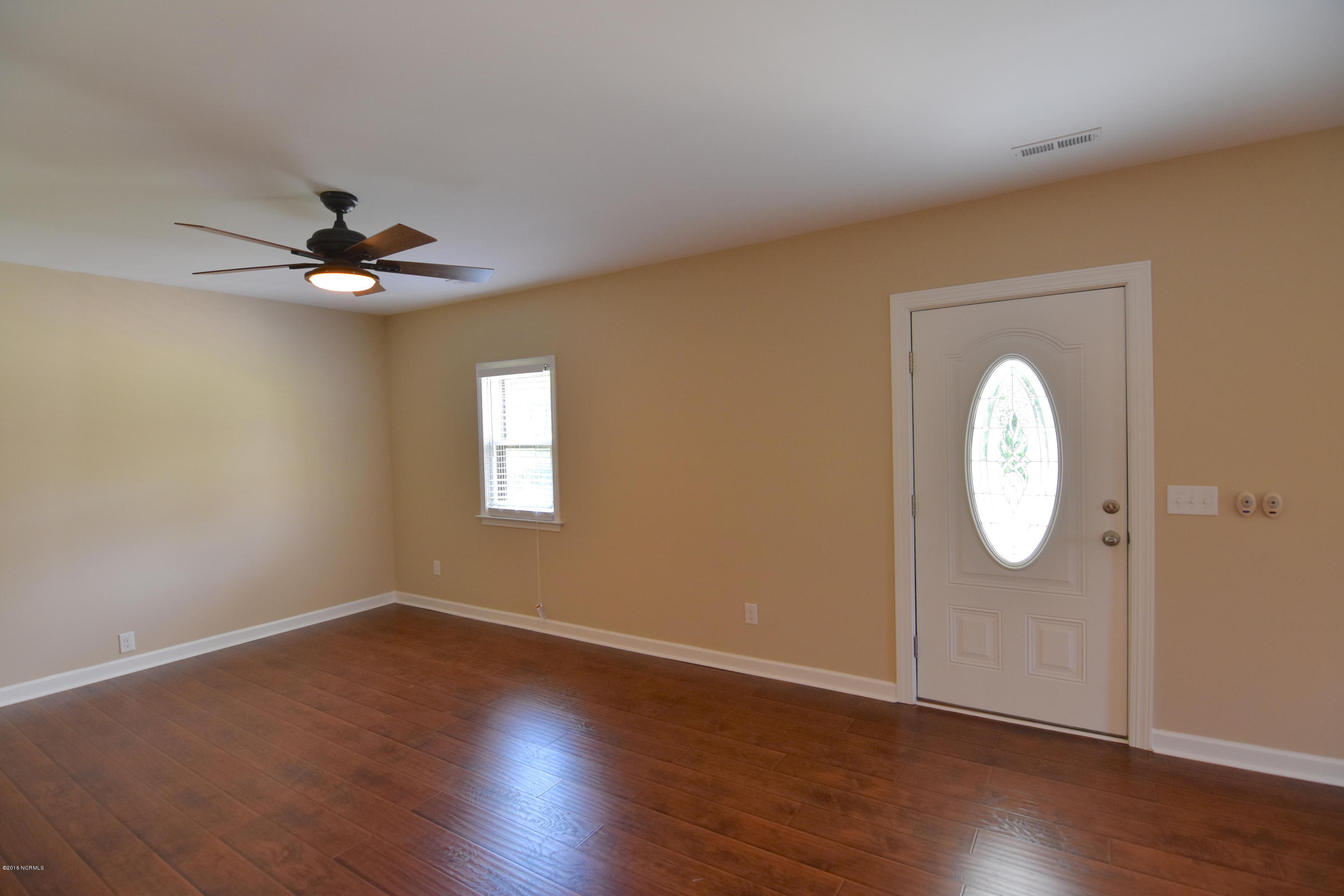 503 West Grantham Road New Bern, NC 28562 - Photo 3 of 25 Living Room
