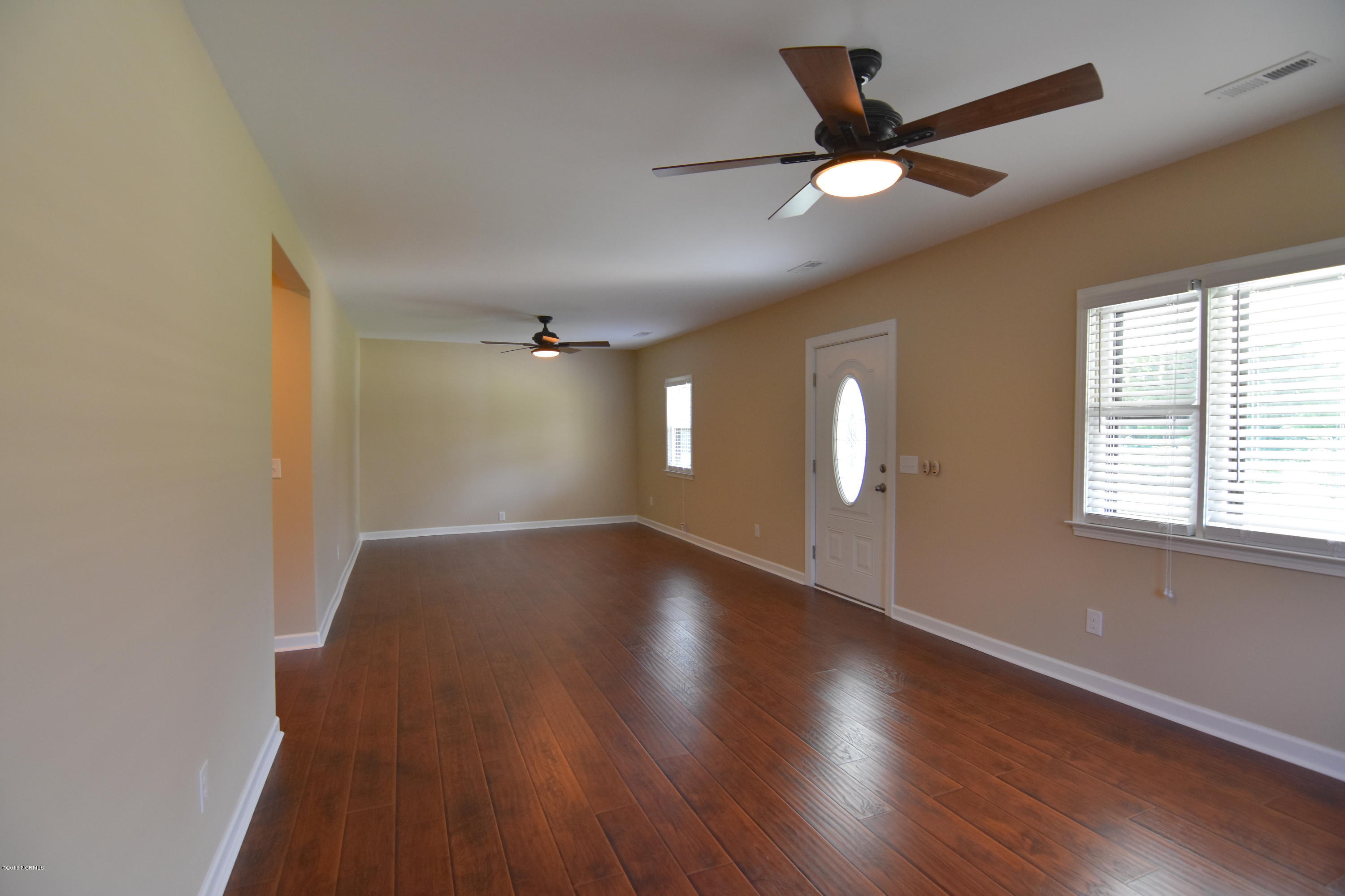 503 West Grantham Road New Bern, NC 28562 - Photo 5 of 25 Living Room