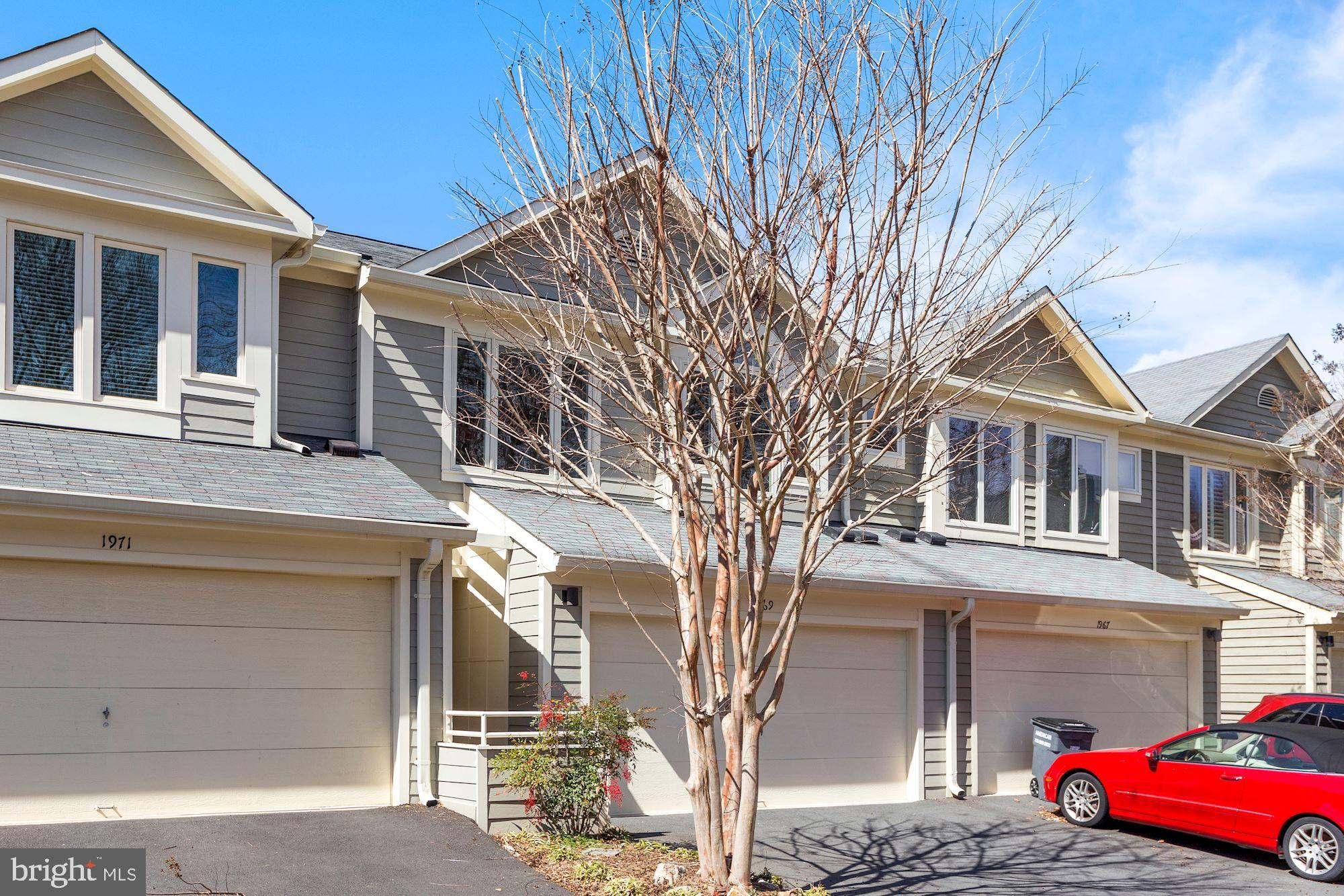 1969 Lakeport Way Reston, VA 20191 - Photo 4 of 32