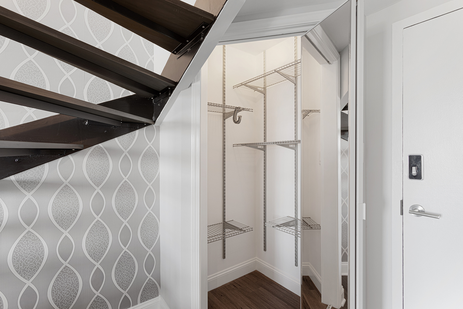 6166 North Sheridan Road, Unit 24L Chicago, IL 60660 - Photo 6 of 18 a view of bathroom