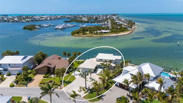 $4,295,000 | 723 Key Royale Drive, Holmes Beach, FL 34217