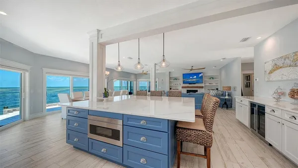 $4,295,000 | 723 Key Royale Drive, Holmes Beach, FL 34217