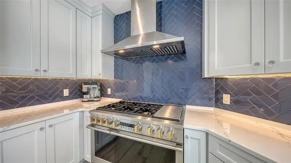 $4,295,000 | 723 Key Royale Drive, Holmes Beach, FL 34217