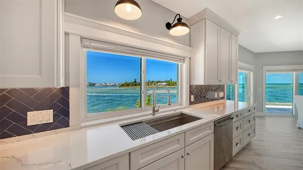$4,295,000 | 723 Key Royale Drive, Holmes Beach, FL 34217
