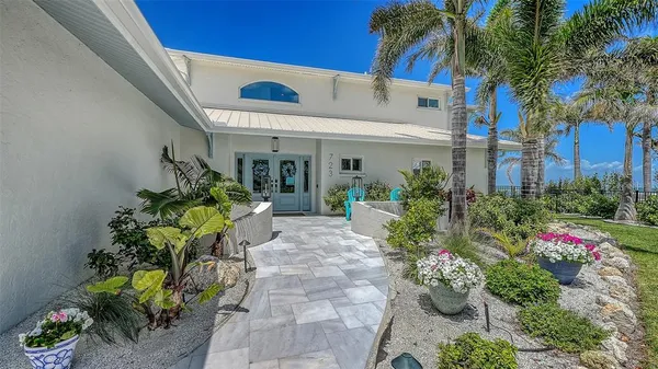 $4,295,000 | 723 Key Royale Drive, Holmes Beach, FL 34217