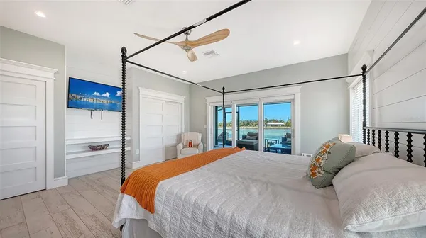 $4,295,000 | 723 Key Royale Drive, Holmes Beach, FL 34217