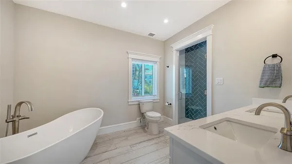 $4,295,000 | 723 Key Royale Drive, Holmes Beach, FL 34217