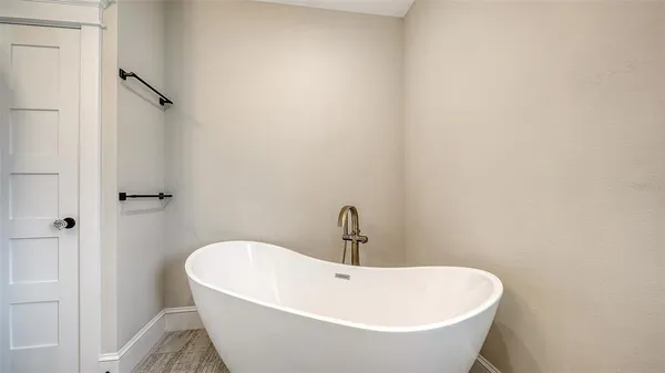 $4,295,000 | 723 Key Royale Drive, Holmes Beach, FL 34217