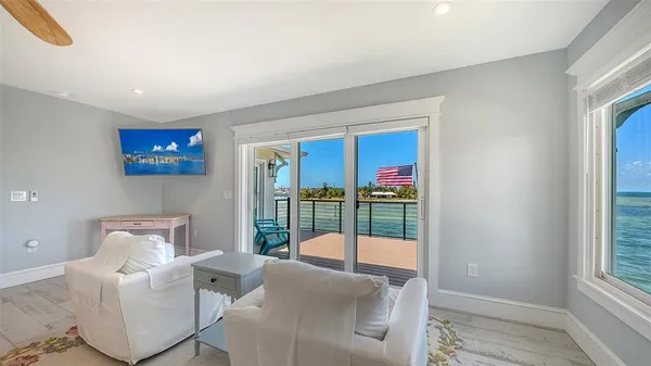 $4,295,000 | 723 Key Royale Drive, Holmes Beach, FL 34217