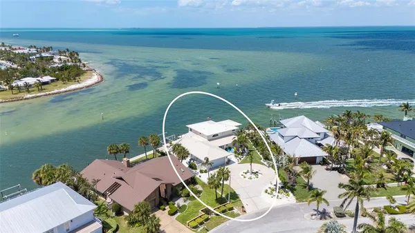 $4,295,000 | 723 Key Royale Drive, Holmes Beach, FL 34217