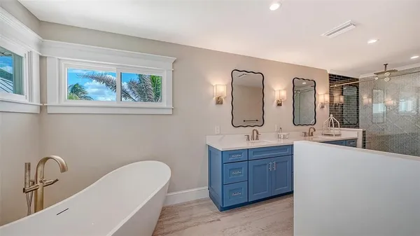 $4,295,000 | 723 Key Royale Drive, Holmes Beach, FL 34217