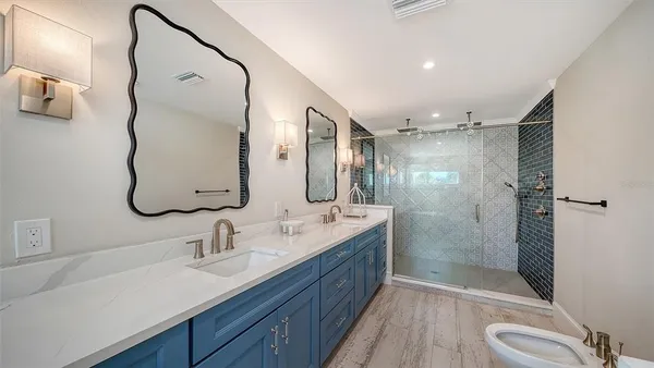 $4,295,000 | 723 Key Royale Drive, Holmes Beach, FL 34217