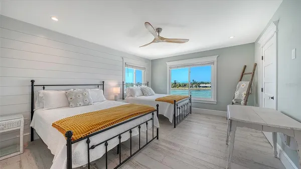 $4,295,000 | 723 Key Royale Drive, Holmes Beach, FL 34217